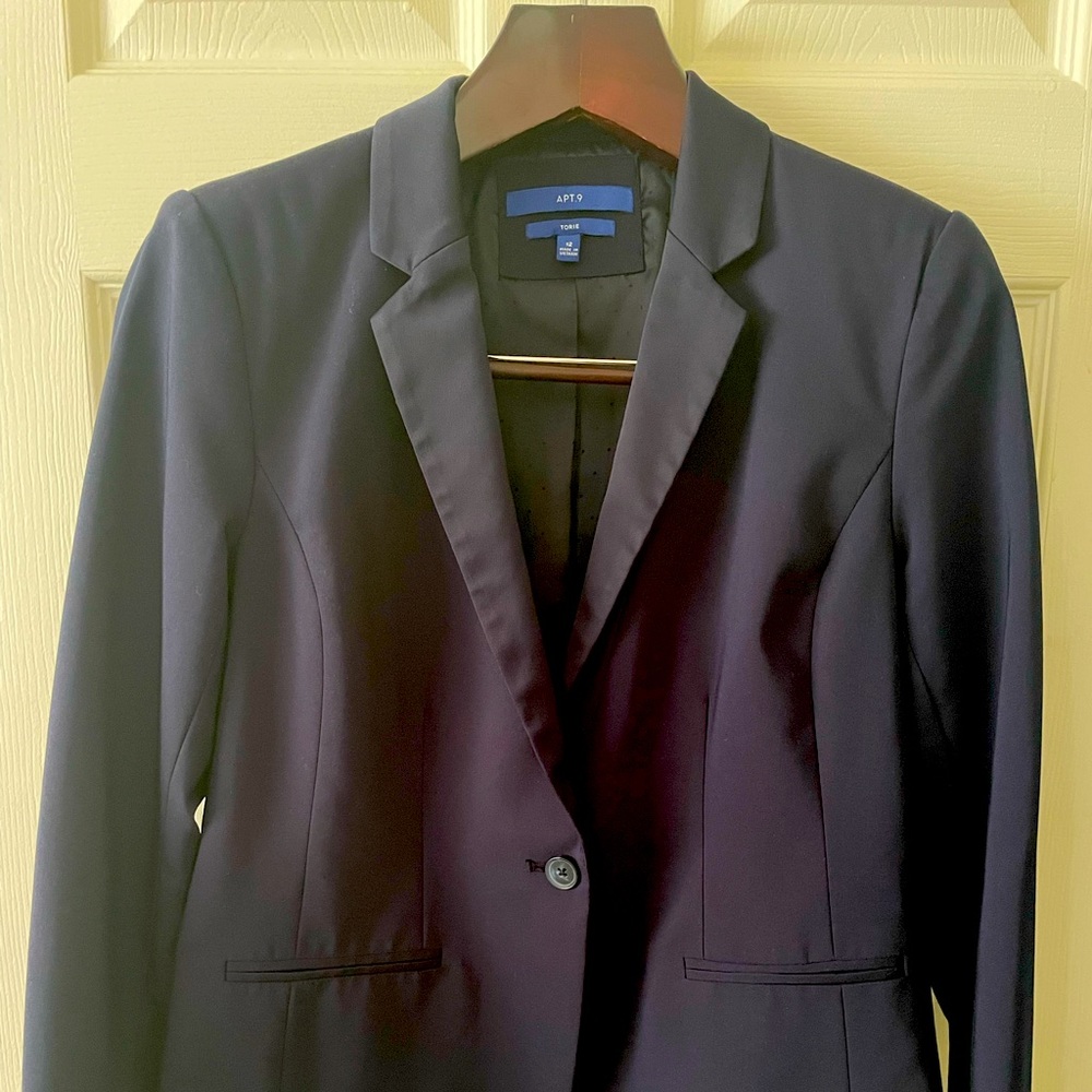Apt 9 Navy blazer. A must have for your closet! Size 12, EUC.